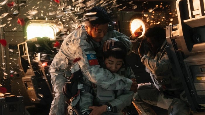دانلود فیلم The Wandering Earth 2 زمین سرگردان 2